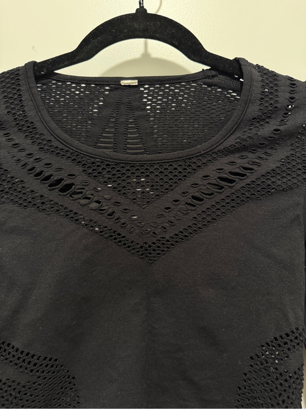 ALO Yoga Black Long-Sleeve Laser-Cut Crop Top - Picture 8 of 8